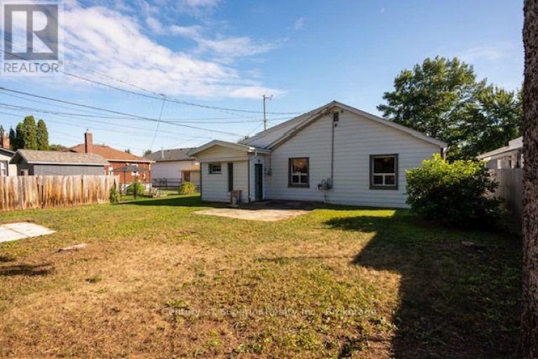 2011 MURRAY AVENUE, Thunder Bay (Hyde Park), Ontario, P7E5B2