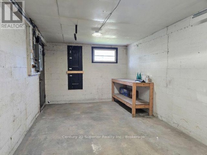 2011 MURRAY AVENUE, Thunder Bay (Hyde Park), Ontario, P7E5B2