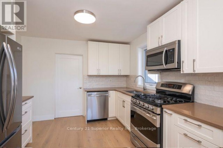 2011 MURRAY AVENUE, Thunder Bay (Hyde Park), Ontario, P7E5B2