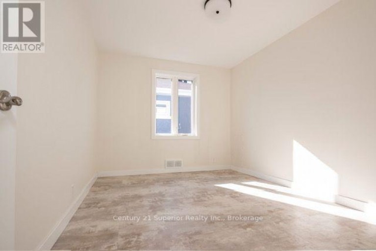 2011 MURRAY AVENUE, Thunder Bay (Hyde Park), Ontario, P7E5B2