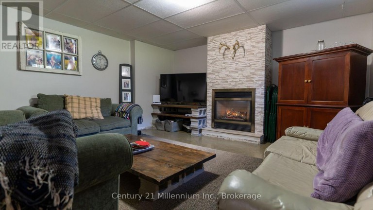 5 MCKEAN BOULEVARD, Clearview (Nottawa), Ontario, L0M1P0