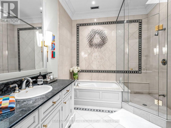 105 DUNVEGAN ROAD, Toronto (Forest Hill South), Ontario, M4V2P9