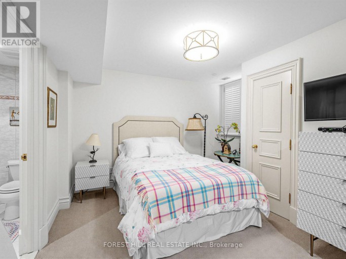 105 DUNVEGAN ROAD, Toronto (Forest Hill South), Ontario, M4V2P9
