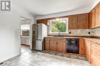 10 RUNNYMEDE CRESCENT London North (North J) Ontario photo 10