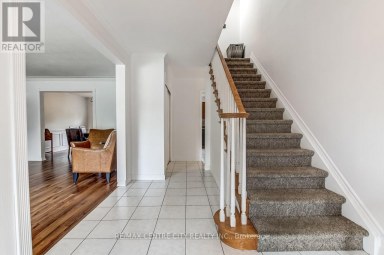 10 RUNNYMEDE CRESCENT London North (North J) Ontario photo 5