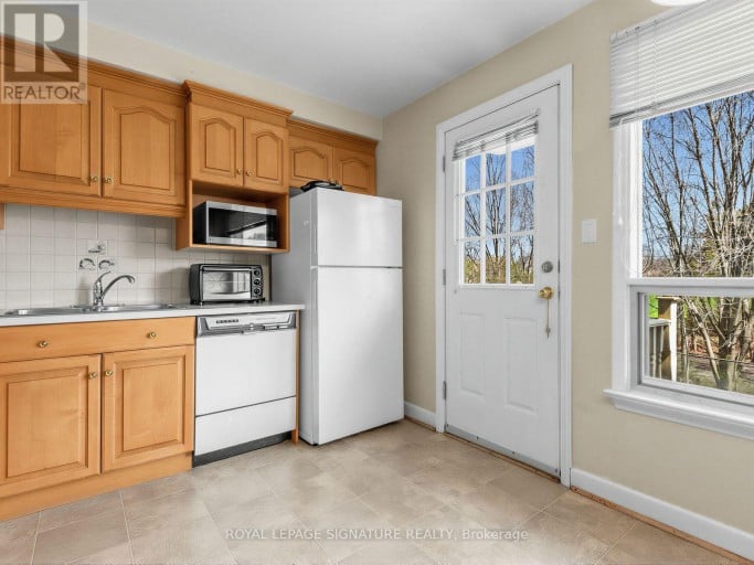 62 DUKINFIELD CRESCENT, Toronto (Parkwoods-Donalda), Ontario, M3A2S1