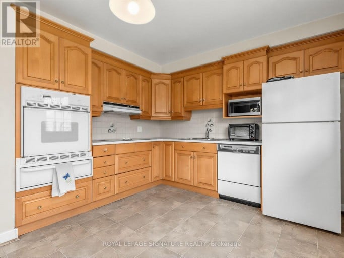 62 DUKINFIELD CRESCENT, Toronto (Parkwoods-Donalda), Ontario, M3A2S1