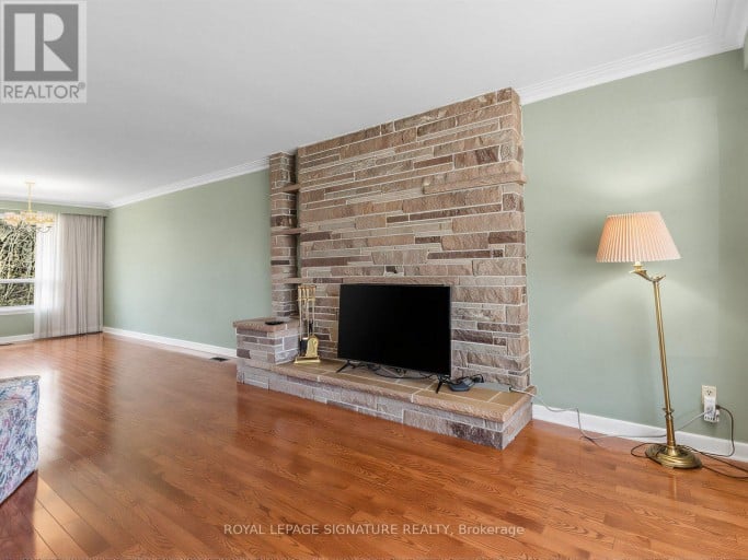 62 DUKINFIELD CRESCENT, Toronto (Parkwoods-Donalda), Ontario, M3A2S1