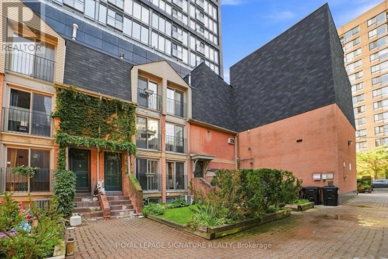 18 - 325 JARVIS STREET, Toronto (Moss Park), Ontario, M5B2C2