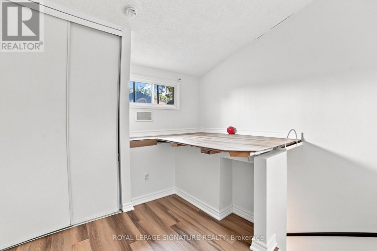 18 - 325 JARVIS STREET, Toronto (Moss Park), Ontario, M5B2C2
