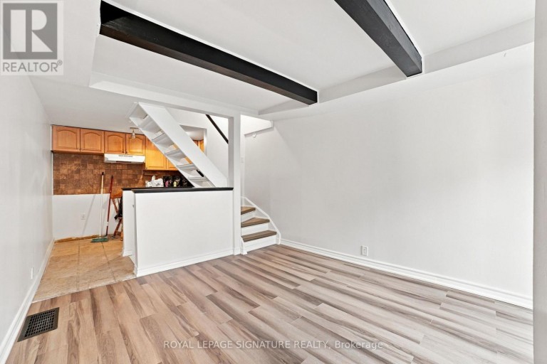 18 - 325 JARVIS STREET, Toronto (Moss Park), Ontario, M5B2C2