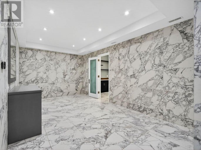 23 SANDFIELD ROAD, Toronto (Banbury-Don Mills), Ontario, M3B2B5