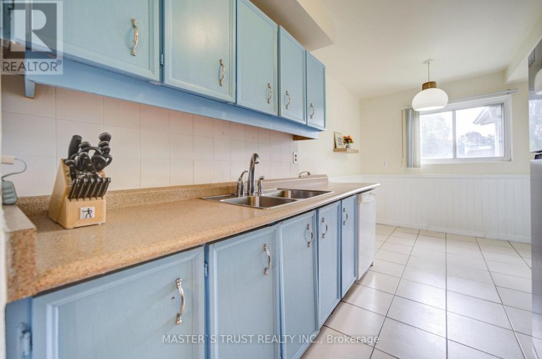 61 WIGGENS COURT, Toronto (Malvern), Ontario, M1B1K3