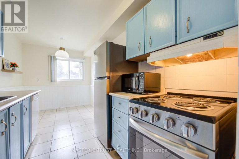 61 WIGGENS COURT, Toronto (Malvern), Ontario, M1B1K3