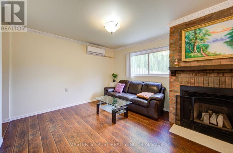 61 WIGGENS COURT, Toronto (Malvern), Ontario, M1B1K3