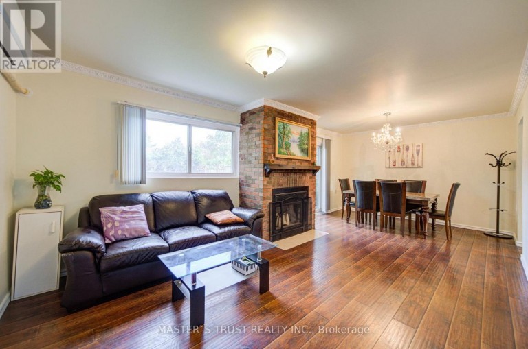 61 WIGGENS COURT, Toronto (Malvern), Ontario, M1B1K3