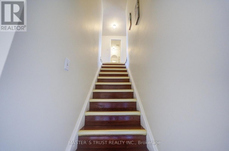 61 WIGGENS COURT, Toronto (Malvern), Ontario, M1B1K3