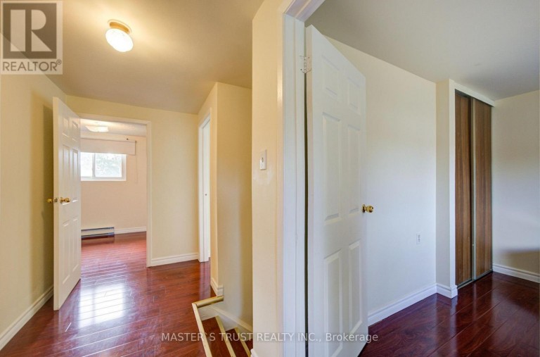 61 WIGGENS COURT, Toronto (Malvern), Ontario, M1B1K3