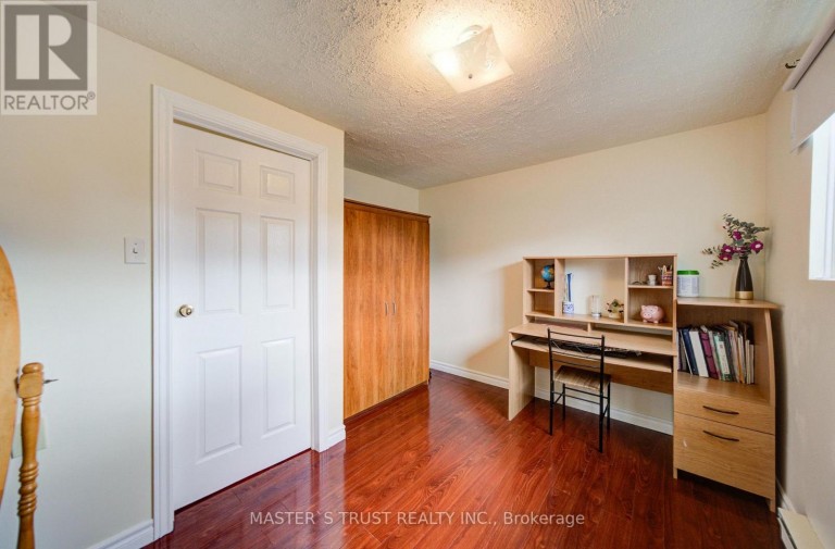 61 WIGGENS COURT, Toronto (Malvern), Ontario, M1B1K3