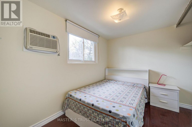 61 WIGGENS COURT, Toronto (Malvern), Ontario, M1B1K3