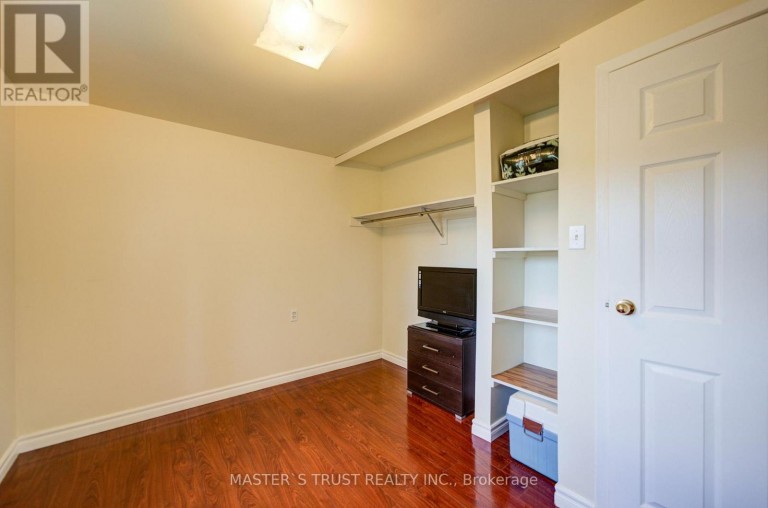 61 WIGGENS COURT, Toronto (Malvern), Ontario, M1B1K3