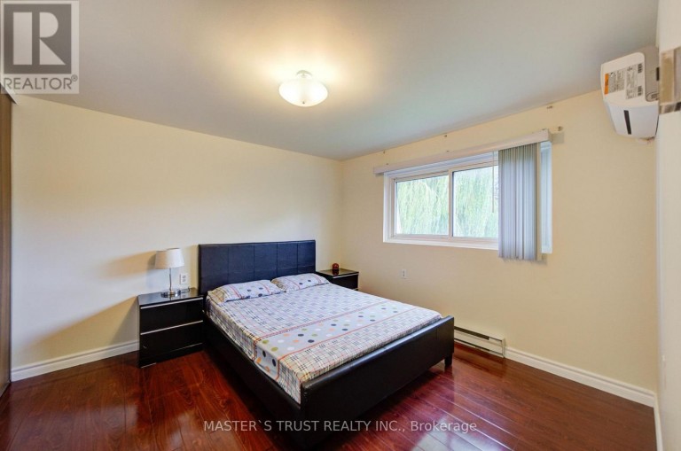 61 WIGGENS COURT, Toronto (Malvern), Ontario, M1B1K3
