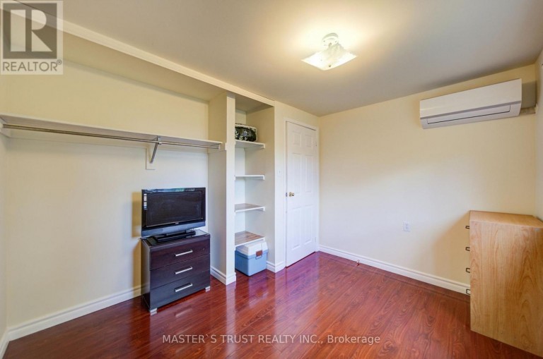 61 WIGGENS COURT, Toronto (Malvern), Ontario, M1B1K3