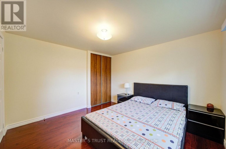 61 WIGGENS COURT, Toronto (Malvern), Ontario, M1B1K3