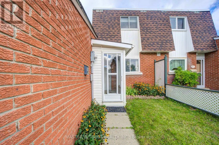 61 WIGGENS COURT, Toronto (Malvern), Ontario, M1B1K3