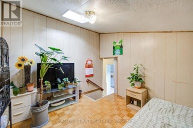 61 WIGGENS COURT Toronto (Malvern) Ontario photo 9