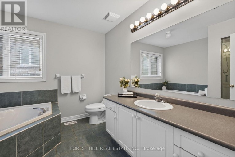 2 FOXFIELD CRESCENT, Vaughan (Patterson), Ontario, L4K5G2