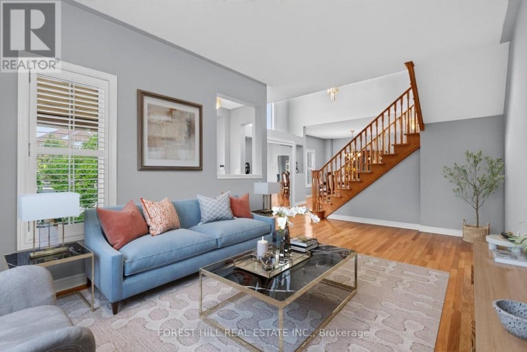 2 FOXFIELD CRESCENT, Vaughan (Patterson), Ontario, L4K5G2