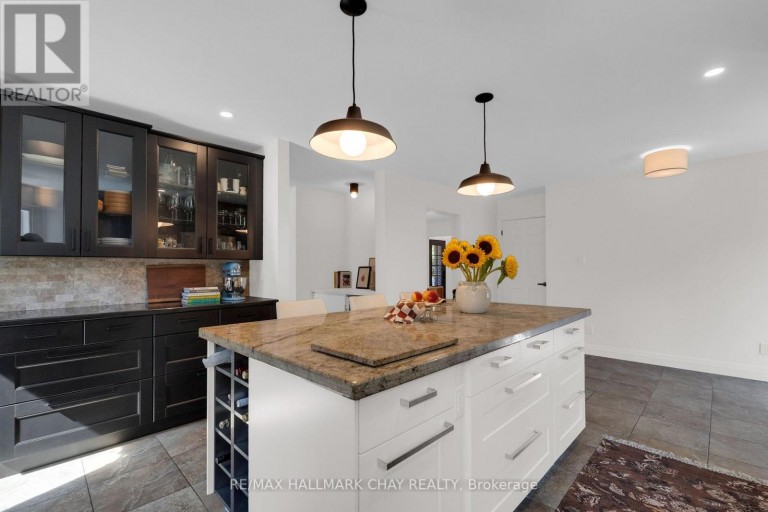 9 HOWARD DRIVE, Oro-Medonte, Ontario, L0L2E0