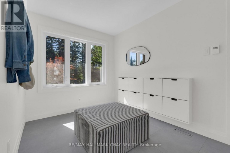 9 HOWARD DRIVE, Oro-Medonte, Ontario, L0L2E0