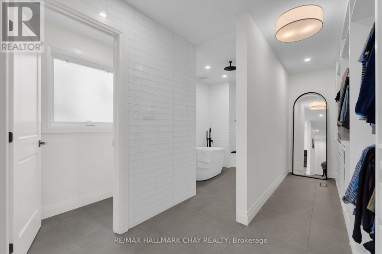 9 HOWARD DRIVE, Oro-Medonte, Ontario, L0L2E0