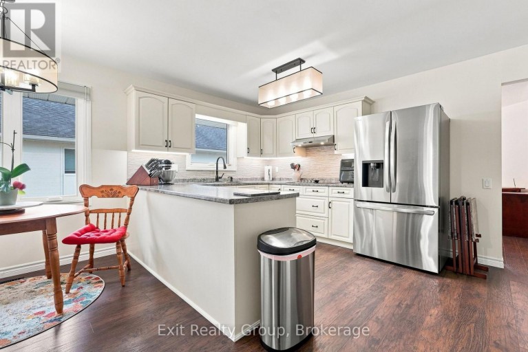 6 HERITAGE DRIVE, Prince Edward County (Wellington), Ontario, K0K3L0