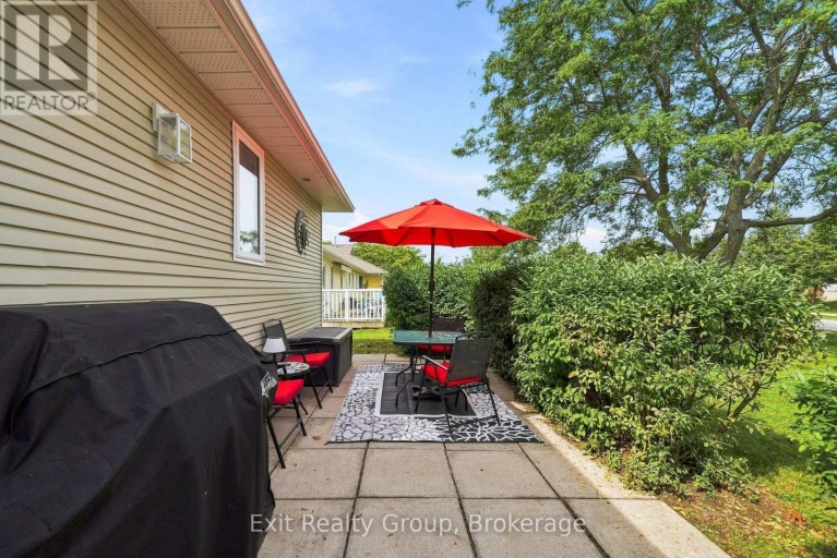 6 HERITAGE DRIVE, Prince Edward County (Wellington), Ontario, K0K3L0