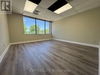 201 - 101 CHERRYHILL BOULEVARD London North (North N) Ontario photo 4