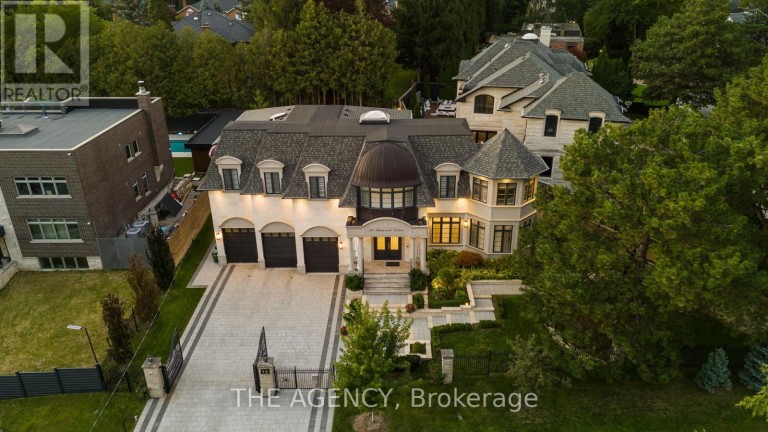 18 SUNCREST DRIVE, Toronto (Bridle Path-Sunnybrook-York Mills), Ontario, M3C2L2