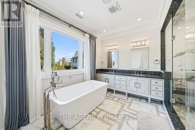 18 SUNCREST DRIVE, Toronto (Bridle Path-Sunnybrook-York Mills), Ontario, M3C2L2