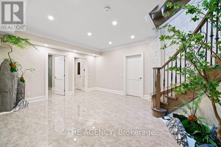 18 SUNCREST DRIVE, Toronto (Bridle Path-Sunnybrook-York Mills), Ontario, M3C2L2