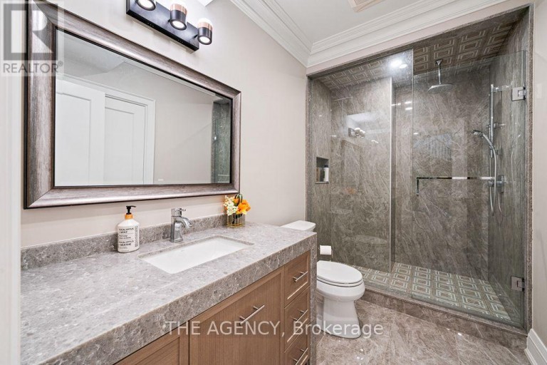 18 SUNCREST DRIVE, Toronto (Bridle Path-Sunnybrook-York Mills), Ontario, M3C2L2