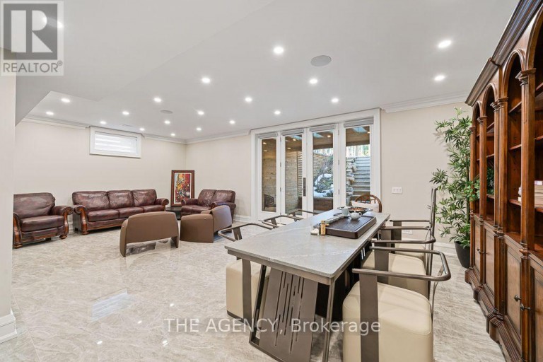 18 SUNCREST DRIVE, Toronto (Bridle Path-Sunnybrook-York Mills), Ontario, M3C2L2