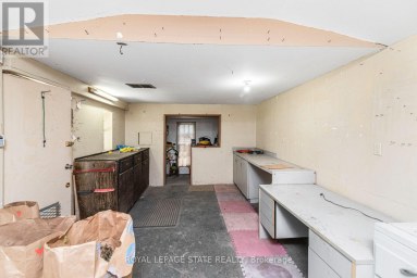 75 KENSINGTON AVENUE N Hamilton (Crown Point) Ontario photo 47