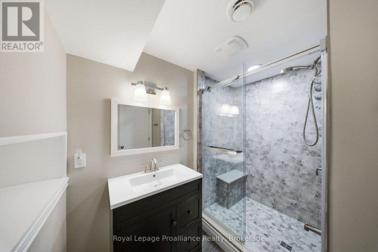 400 HARRIS STREET, Whitby (Downtown Whitby), Ontario, L1N3C5