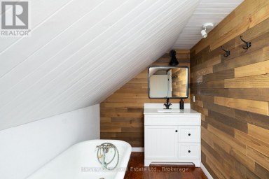 244 SALMON POINT ROAD Prince Edward County (Athol Ward) Ontario photo 26