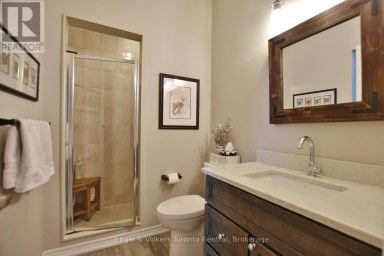 18 ROBBIE WAY Collingwood Ontario photo 10