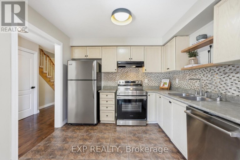 3 BATTENBERG COURT, East Gwillimbury (Mt Albert), Ontario, L0G1M0
