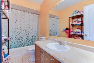 117 HAMMILL HEIGHTS East Gwillimbury (Mt Albert) Ontario photo 16