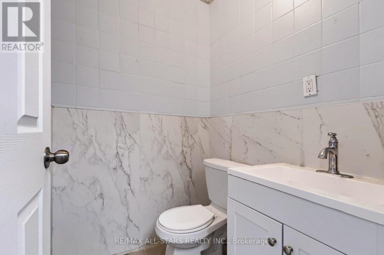 9 - 5 VATA COURT, Aurora (Aurora Village), Ontario, L4G4B6
